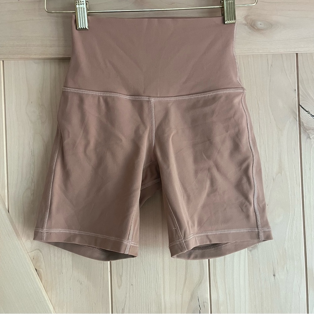 Wunder Train High-Rise Short 6"